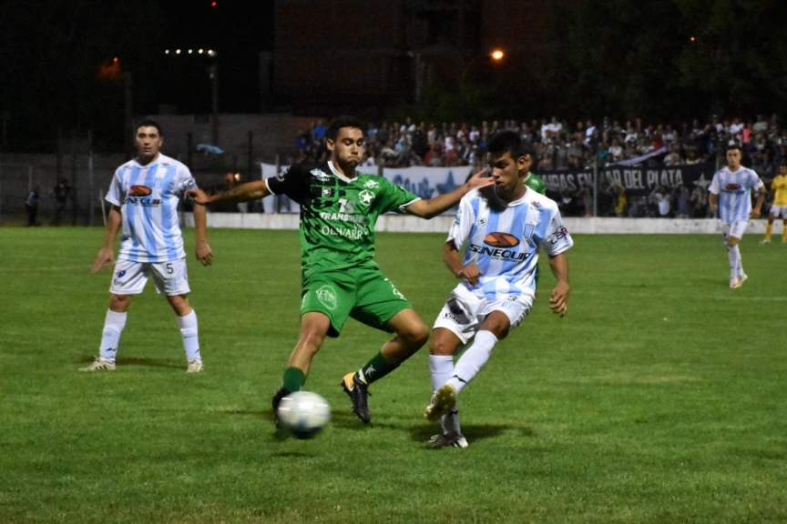 Racing (O) 0 - Ferrocarril Sud 1. Foto: Andrés Arouxet